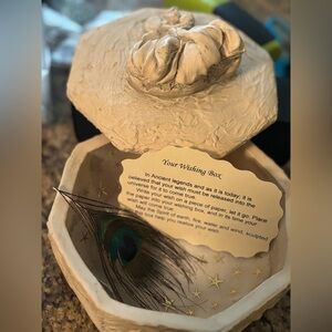 HANDCRAFTED Stone Wishing Box Gorgeous Raw Detail Explanation Card & Feather 🇨🇦